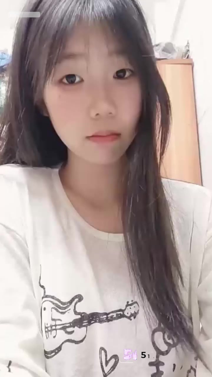 极品学生妹 晓丽 居家自慰福利 巨乳托胸开腿抠穴 清纯外表放肆淫叫反差拉满！