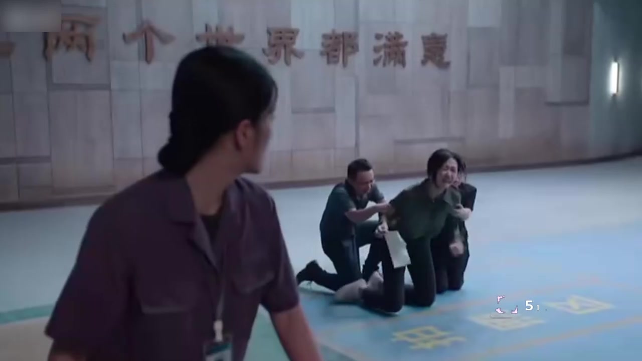 知名导演 史岳 电视剧此处通往繁星 客串群演袭胸女演员 片场淫魔毫无公序良俗！1