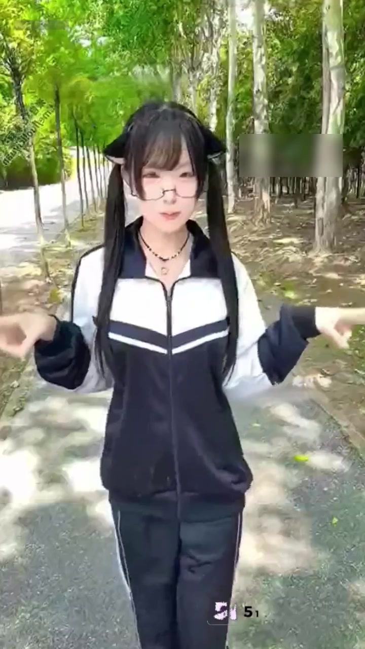 反差眼镜娘 猪咪咪 校服户外自慰视频 假鸡巴塞逼爽插 比耶阿黑颜叫爸爸