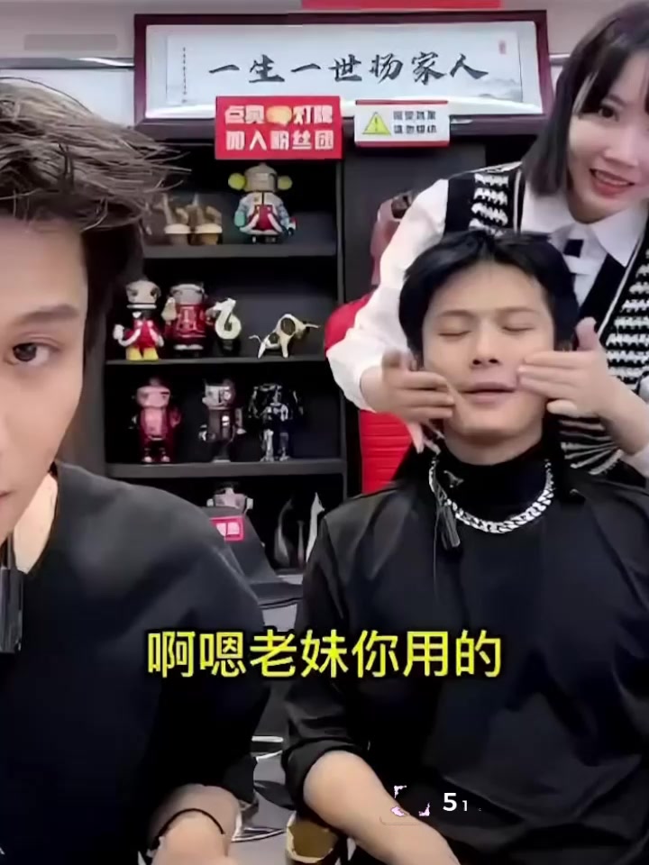 抖音顶流网红 疯狂小杨哥 注销旧号强势回归 旗下女主播卖淫黑料满天飞！1
