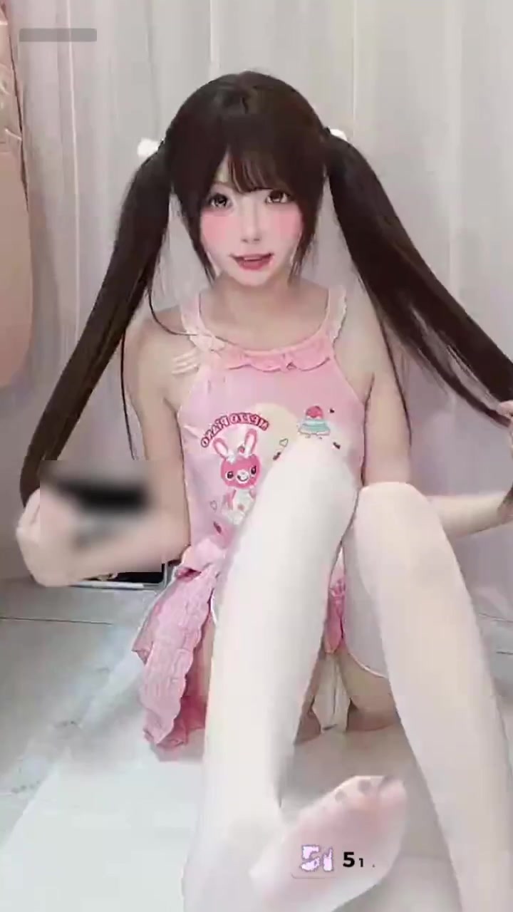 高颜值萝莉 恩咪 双马尾白丝自慰 手指掰穴震动棒玩流水 假鸡巴骑乘浪到高潮