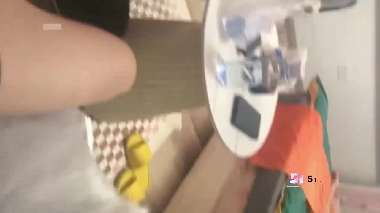 真实绿帽 渣男找代驾迷操主播女友 他全程拍摄旁观 看着女友被操到失禁喷尿