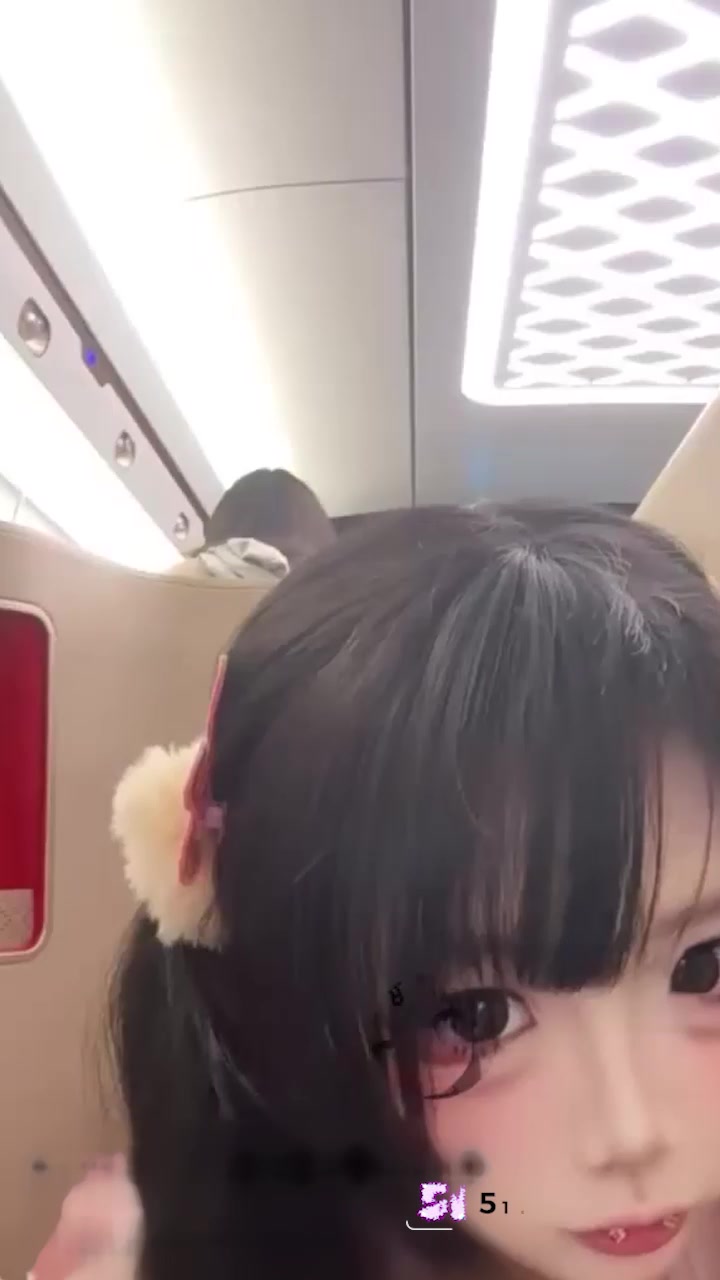 抖音网红 命比黄连苦三分 露臀照上热搜 被扒立柬埔寨千金人设 私下竟是卖逼援交女