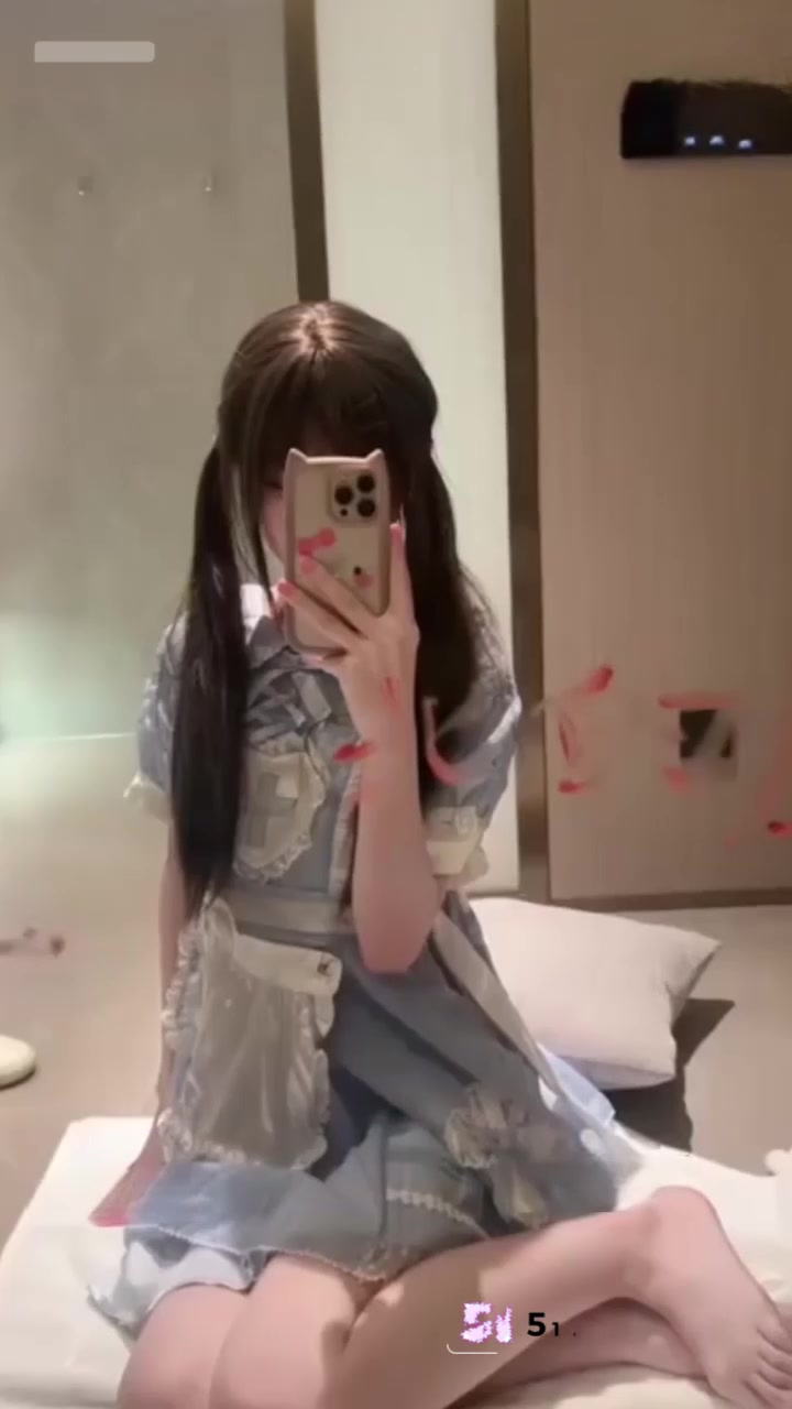 推特Cos嫩模 北的屋 私定福利 穿可爱COS装自慰喷水 美乳与白虎穴水嫩诱人