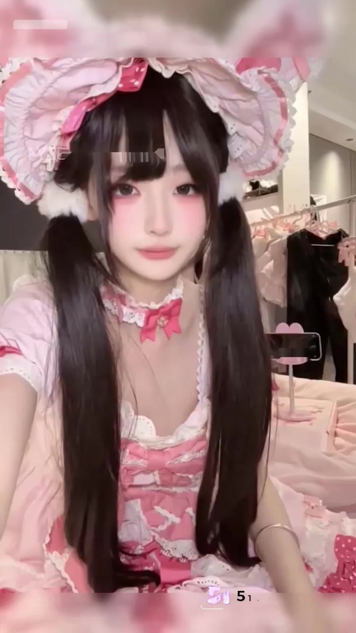 二次元福利姬 季雨 洛丽塔cos定制福利 白丝开腿假屌狂插 嫩穴怼脸高潮不停！