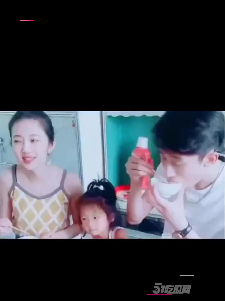 警花 张津瑜 跟现任老公 过年回老家吃饭视频流出！曾经的警犬终是找了个老实人来接盘！2