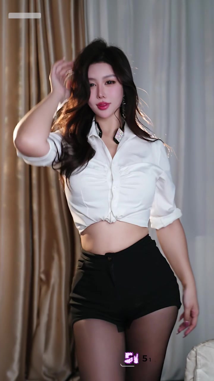抖音网红女大 肉甜呐 身穿职业装骚舞 尤物级颜值身材妖艳得令人窒息！
