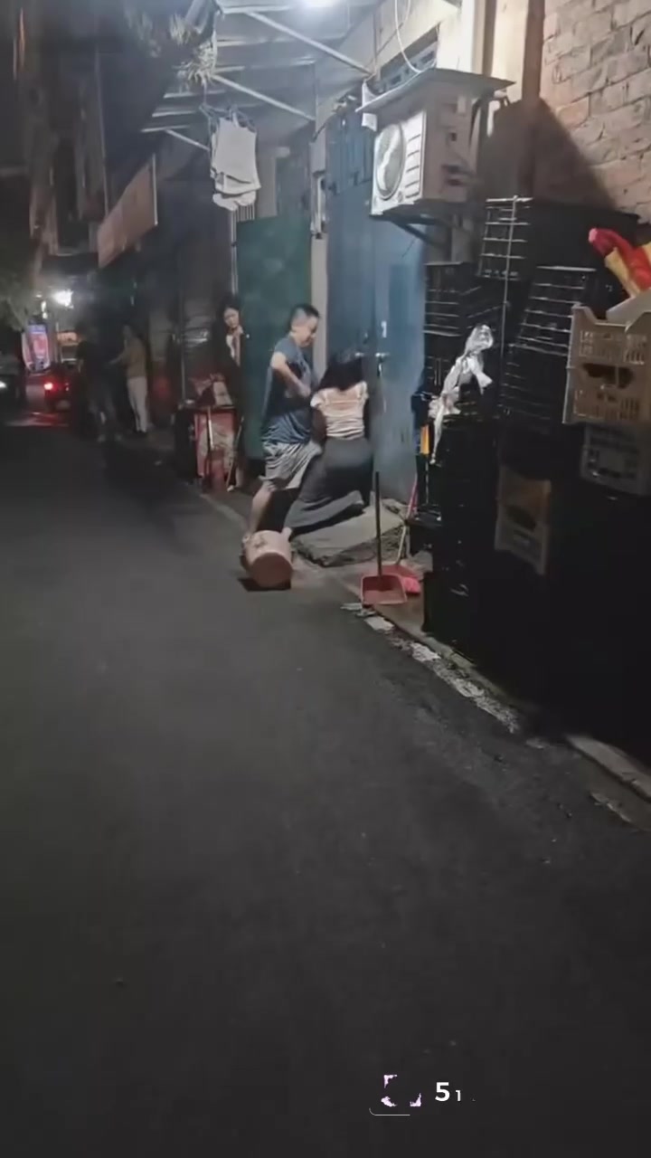 南宁埌西再现扫黄行动 多名站街女被抓 现场惨遭封禁 又一打炮圣地陨落！1