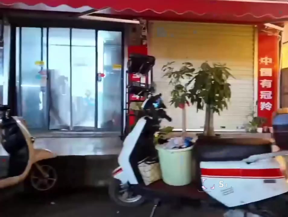 南宁埌西再现扫黄行动 多名站街女被抓 现场惨遭封禁 又一打炮圣地陨落！2