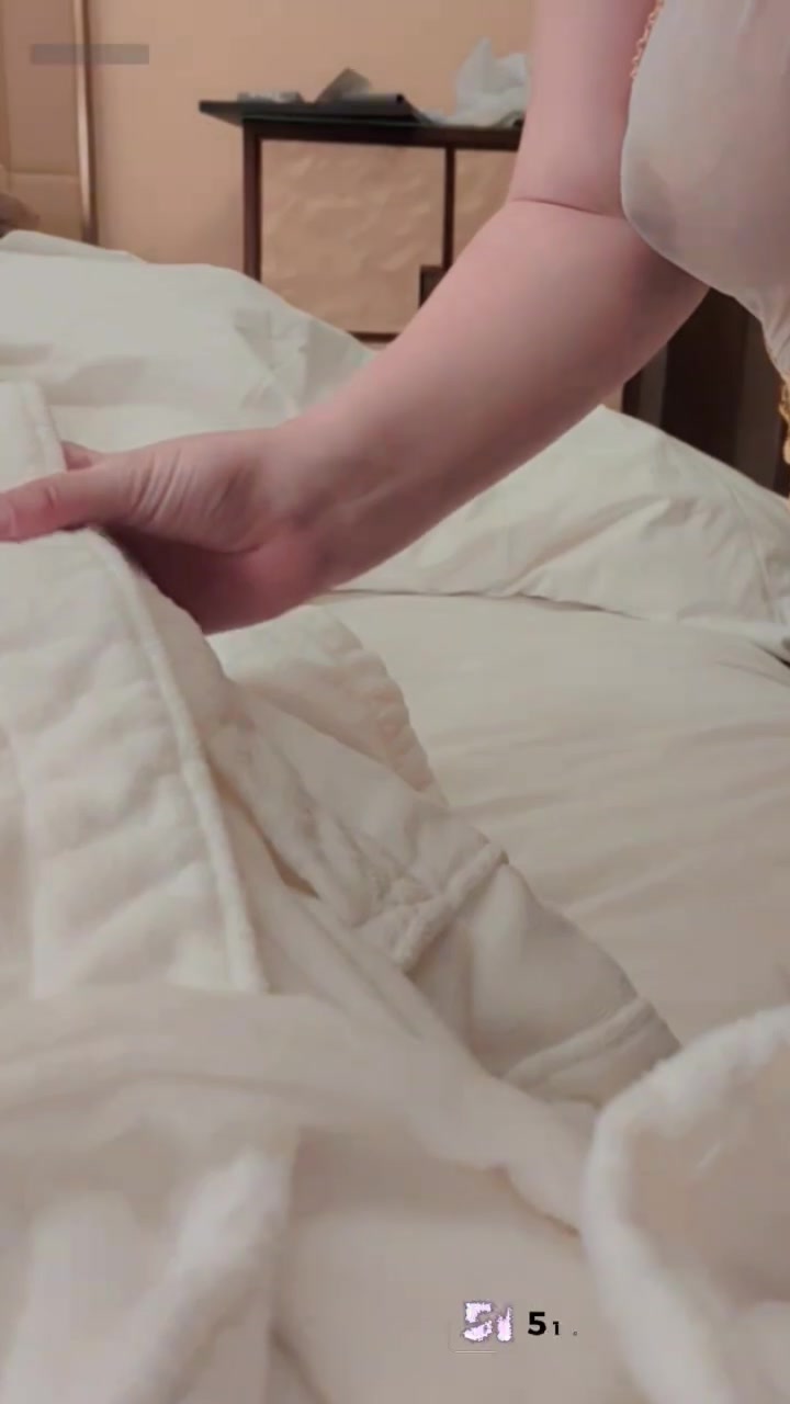 性感嫩模 小薯条 剧情神作 外卖小哥送餐上门 只穿薄纱开门被压玄关猛烈抽插 太刺激