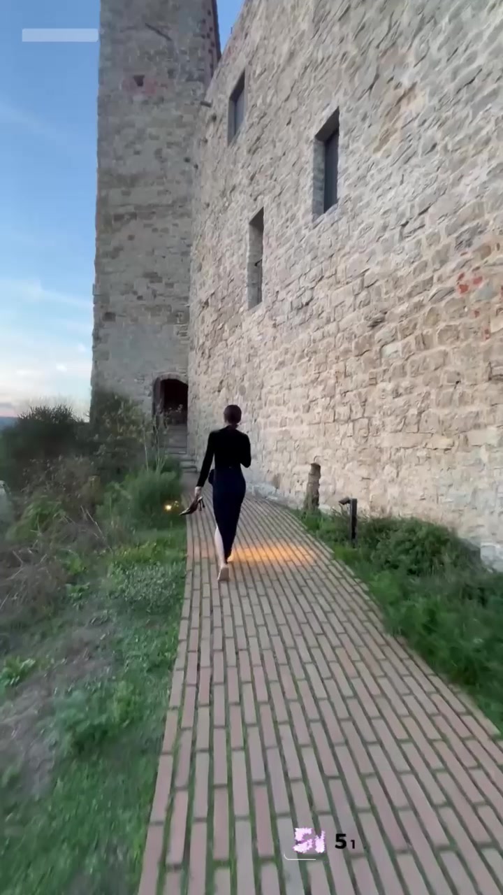 青岛少妇 史慧欣 跟炮友性爱旅游 白天赏景拍淫照 晚上各种激情交欢 骚的离谱