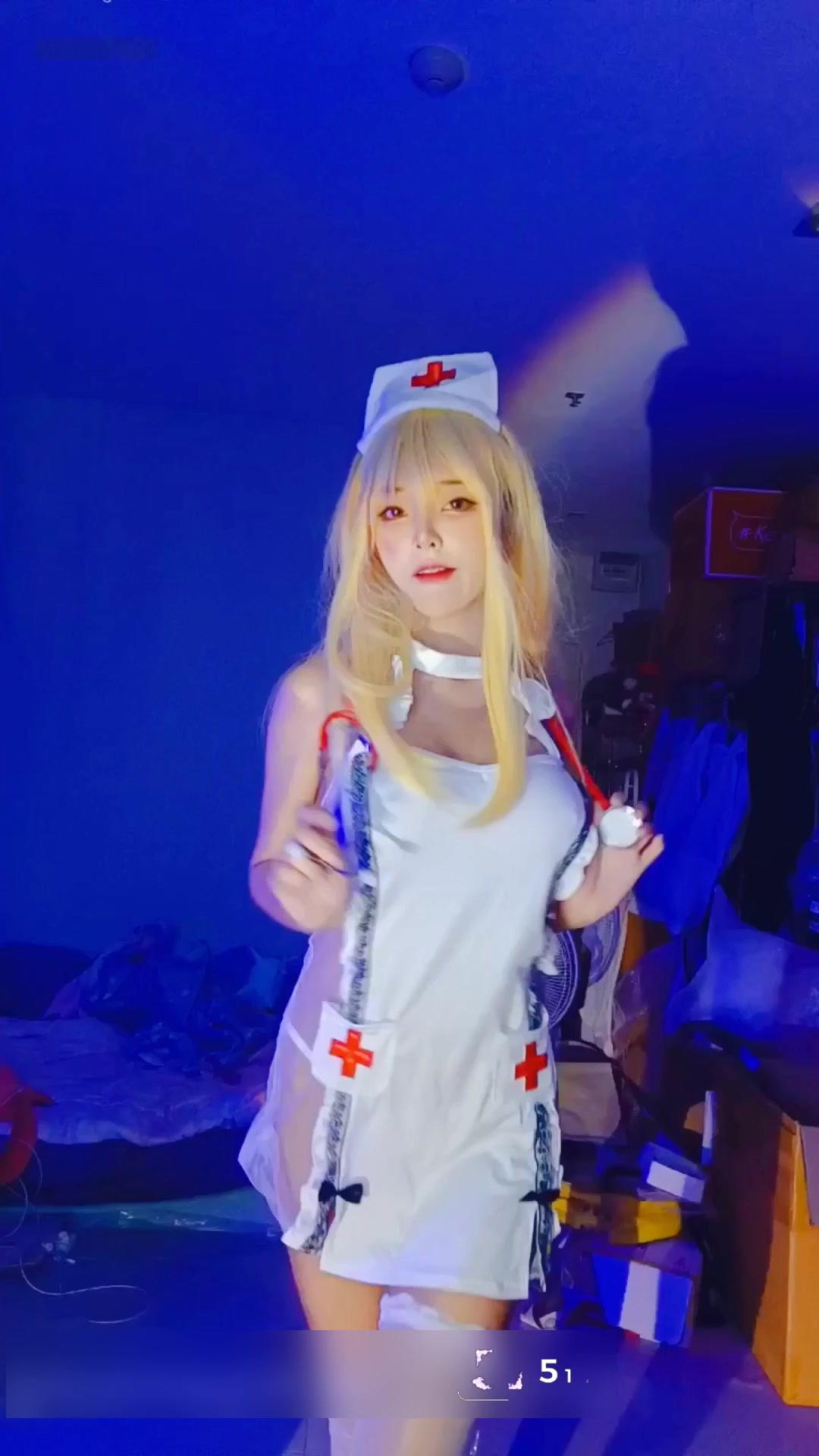OF福利姬 Yamisung 护士制服自慰 电竞椅开腿露奶 假屌插爆小嫩穴