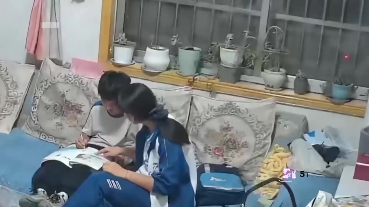 震惊！抖音爆火的 姐弟监控视频 来自姐姐的爱居然是这样的