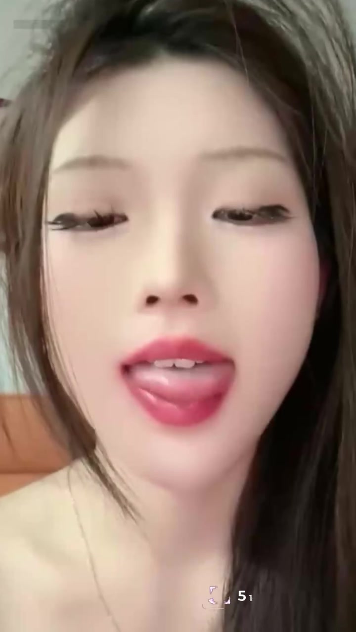 快手甜妹网红 乌梅子 骚舞视频 圆润有型蜜桃臀狂摇 掰粉嫩骚扩大特写 反差拉满！