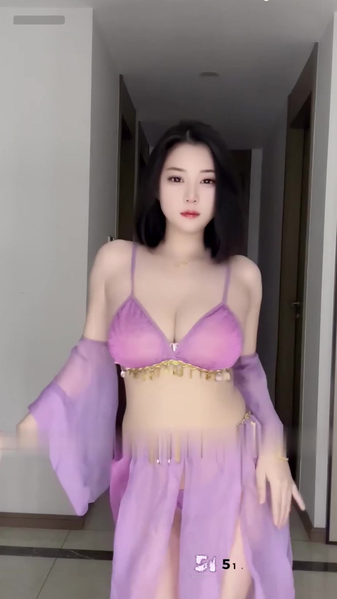 巨乳舞娘 小奶球 抖胸骚舞合集 紫纱西域金链晃奶 红蕾丝吊带袜抖臀