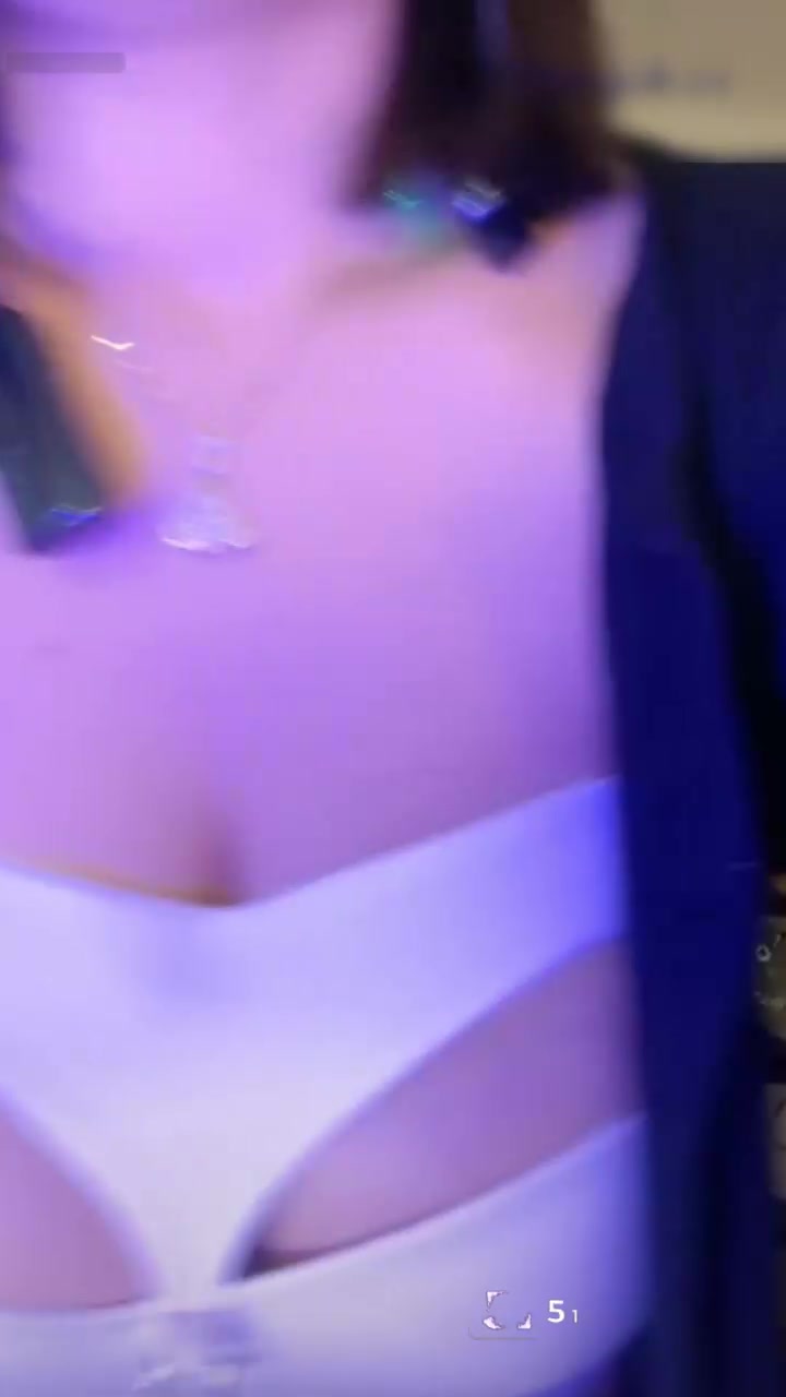 快手网红 林露露 密码房录屏 巨乳尤物性感骚舞刺激性欲 抖奶摇臀画面十分诱人