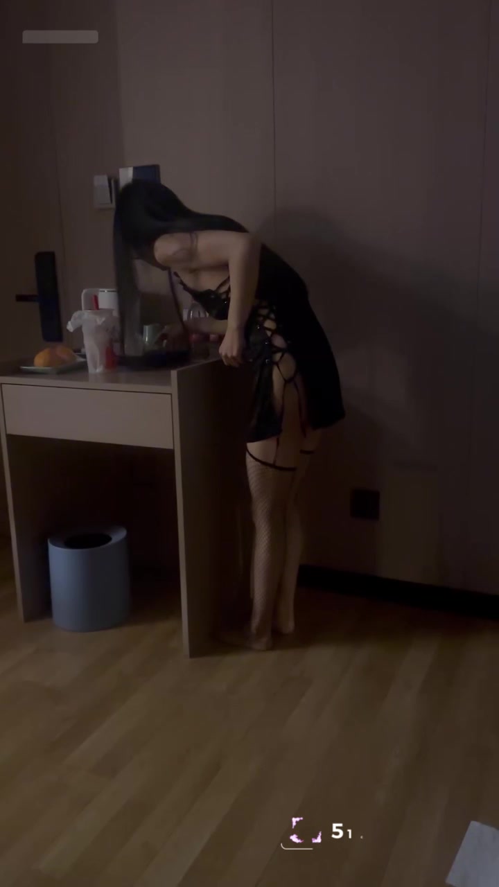 四川绵阳眼镜妹与异地男友性爱私拍 饥渴难耐口交舔足 骚话不断疯狂做爱